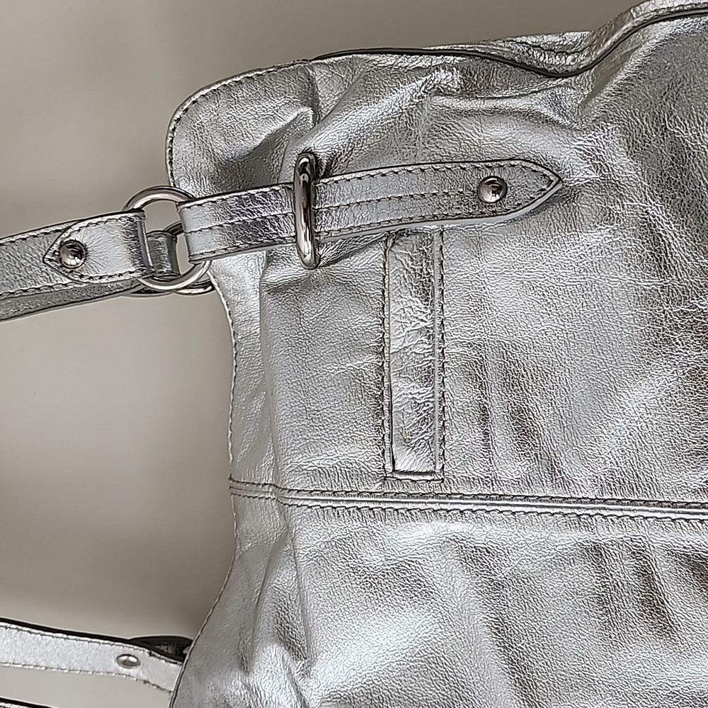 The Sak Silver Metallic Leather Bag - Picture 4 of 11